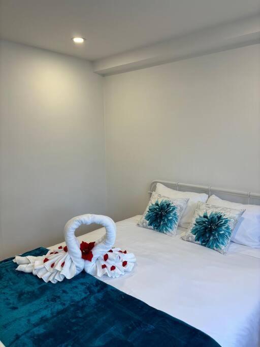 Cozy Spacious Work Friendly Lotus With Garden View High Speed Free Wi Fi And Parking Adjacent To Downtown Монреаль Экстерьер фото