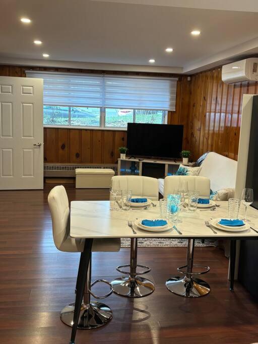 Cozy Spacious Work Friendly Lotus With Garden View High Speed Free Wi Fi And Parking Adjacent To Downtown Монреаль Экстерьер фото